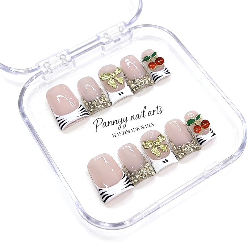 Duck Tip Press On Nails 10Pcs  - огляд і ціна Nail Art Zebra